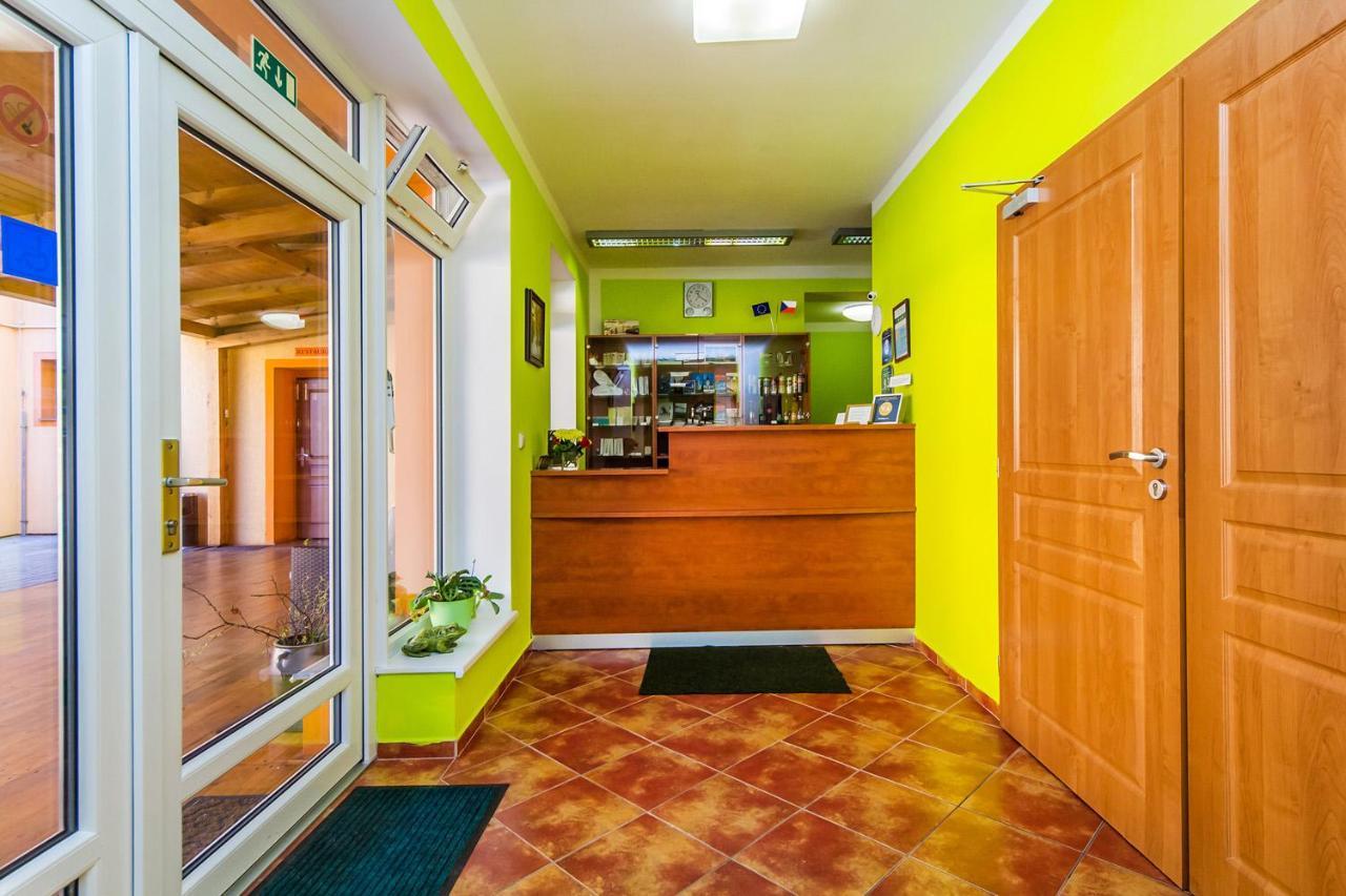 Hotel & Motorest V Udoli Zlateho Potoka Blsany Εξωτερικό φωτογραφία