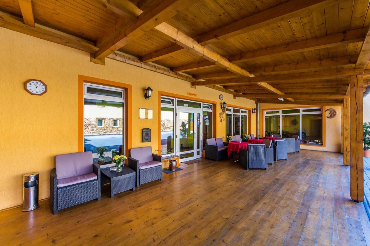 Hotel & Motorest V Udoli Zlateho Potoka Blsany Εξωτερικό φωτογραφία
