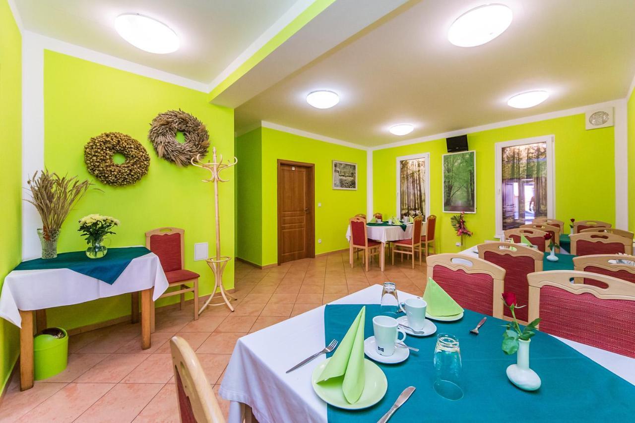Hotel & Motorest V Udoli Zlateho Potoka Blsany Εξωτερικό φωτογραφία