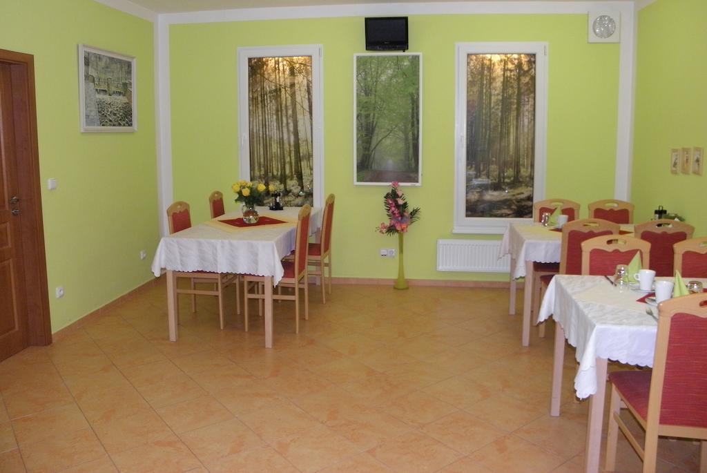 Hotel & Motorest V Udoli Zlateho Potoka Blsany Εξωτερικό φωτογραφία