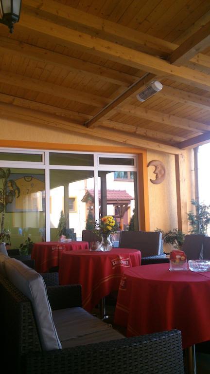 Hotel & Motorest V Udoli Zlateho Potoka Blsany Εξωτερικό φωτογραφία