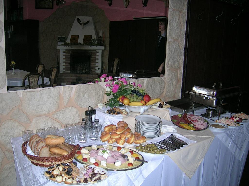 Hotel & Motorest V Udoli Zlateho Potoka Blsany Εξωτερικό φωτογραφία