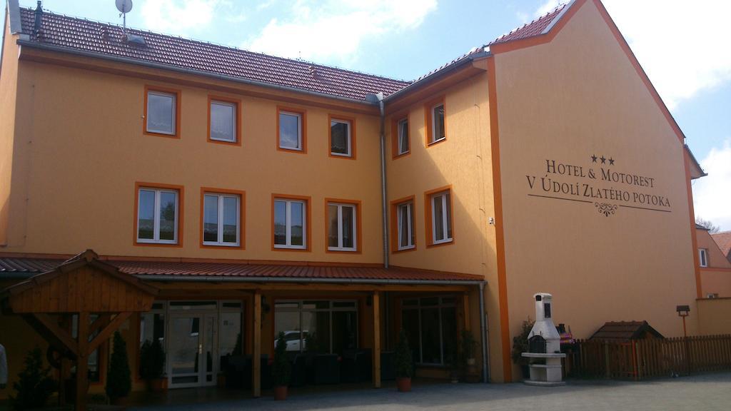 Hotel & Motorest V Udoli Zlateho Potoka Blsany Εξωτερικό φωτογραφία