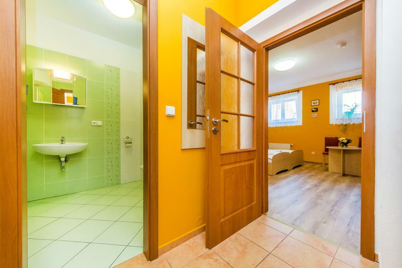 Hotel & Motorest V Udoli Zlateho Potoka Blsany Εξωτερικό φωτογραφία