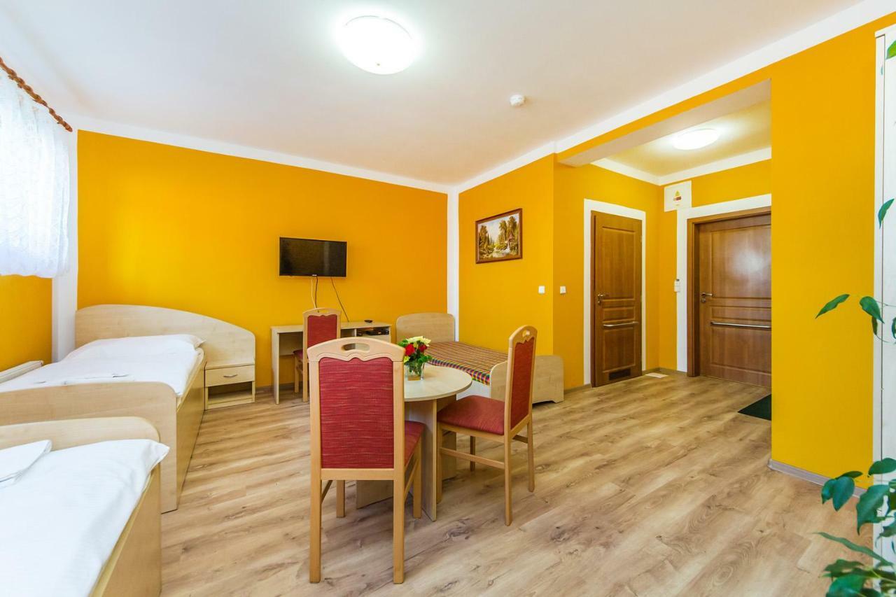 Hotel & Motorest V Udoli Zlateho Potoka Blsany Εξωτερικό φωτογραφία